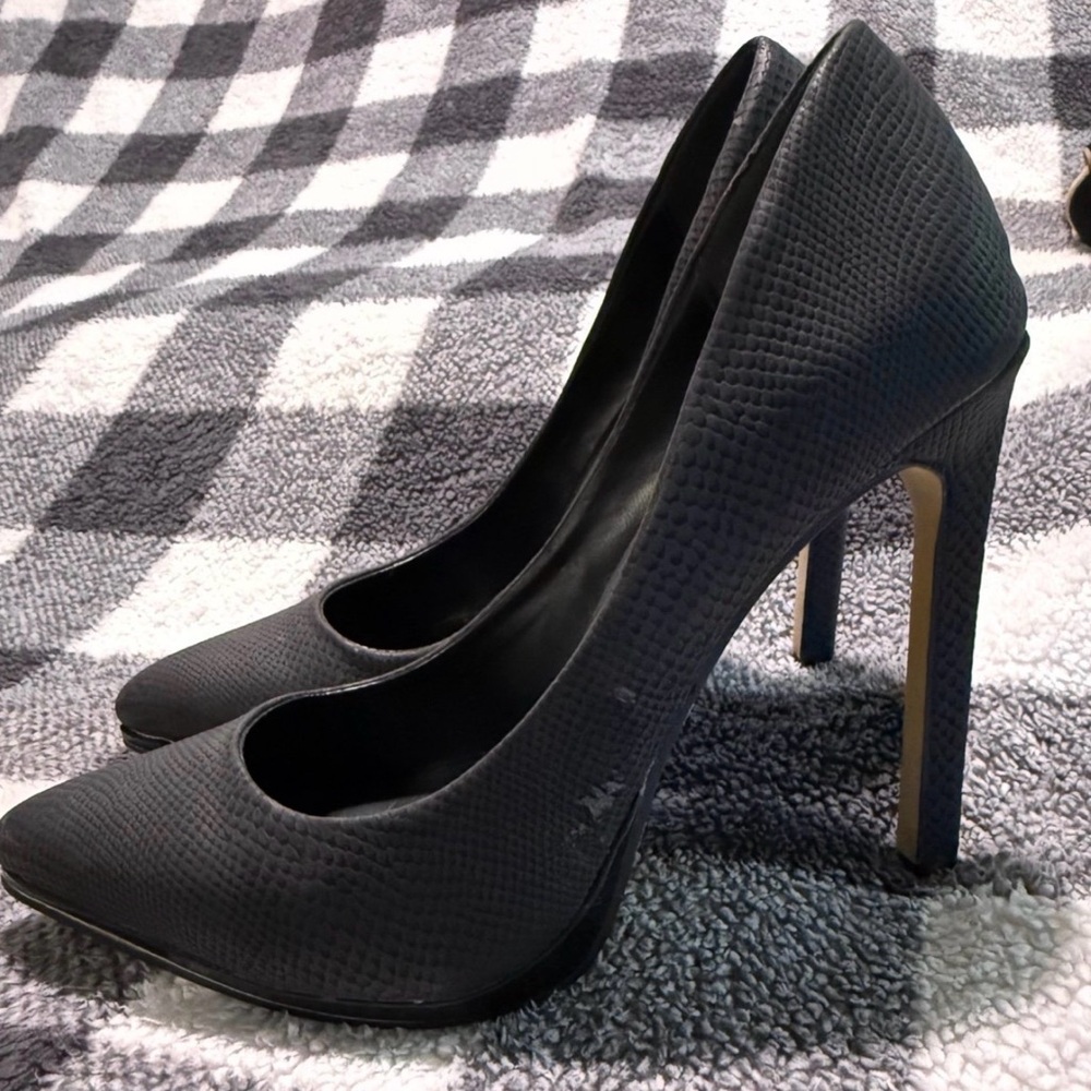 Rock & Republic Textured Black Heels